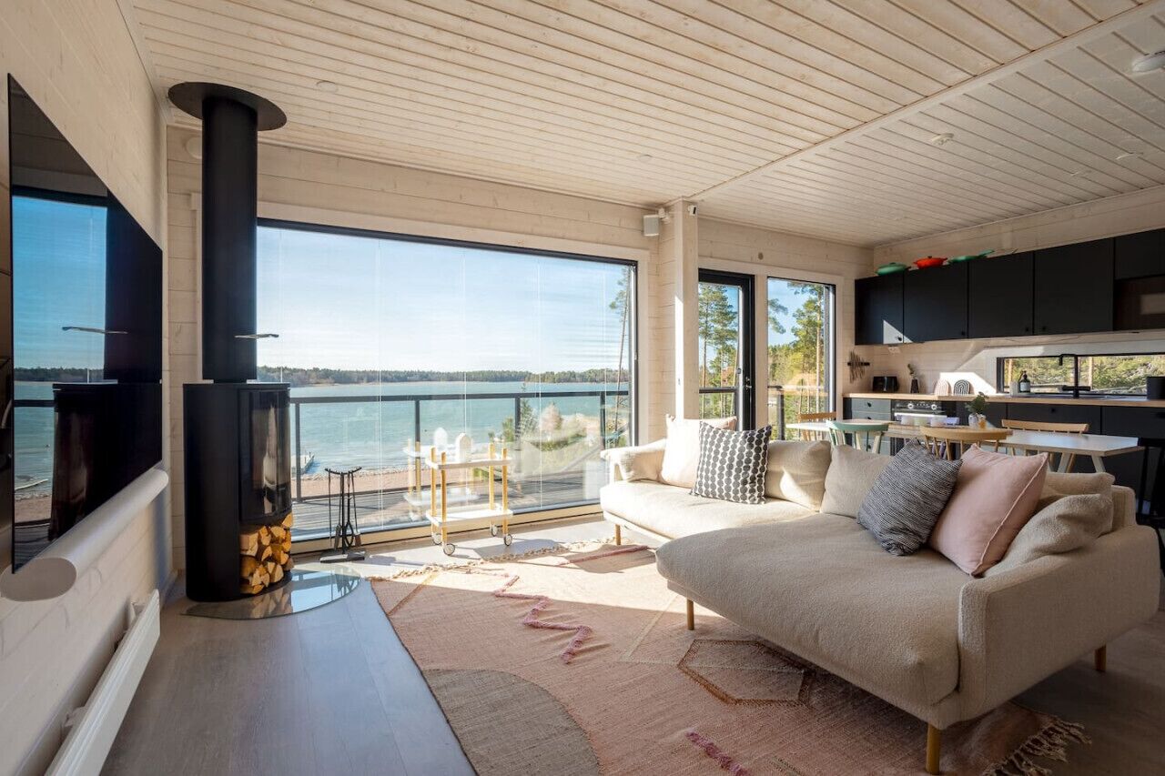 Televisión, chimenea, tenis de mesa y estéreo 