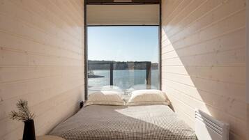 4 bedrooms, desk, travel crib, WiFi