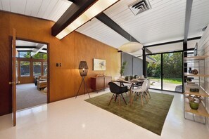 Interior - Eichler's MCM | Fireplace, Netflix, Games (Sacramento)