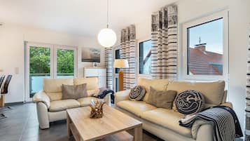 Fernseher, Kamin, DVD-Player, Stereoanlage