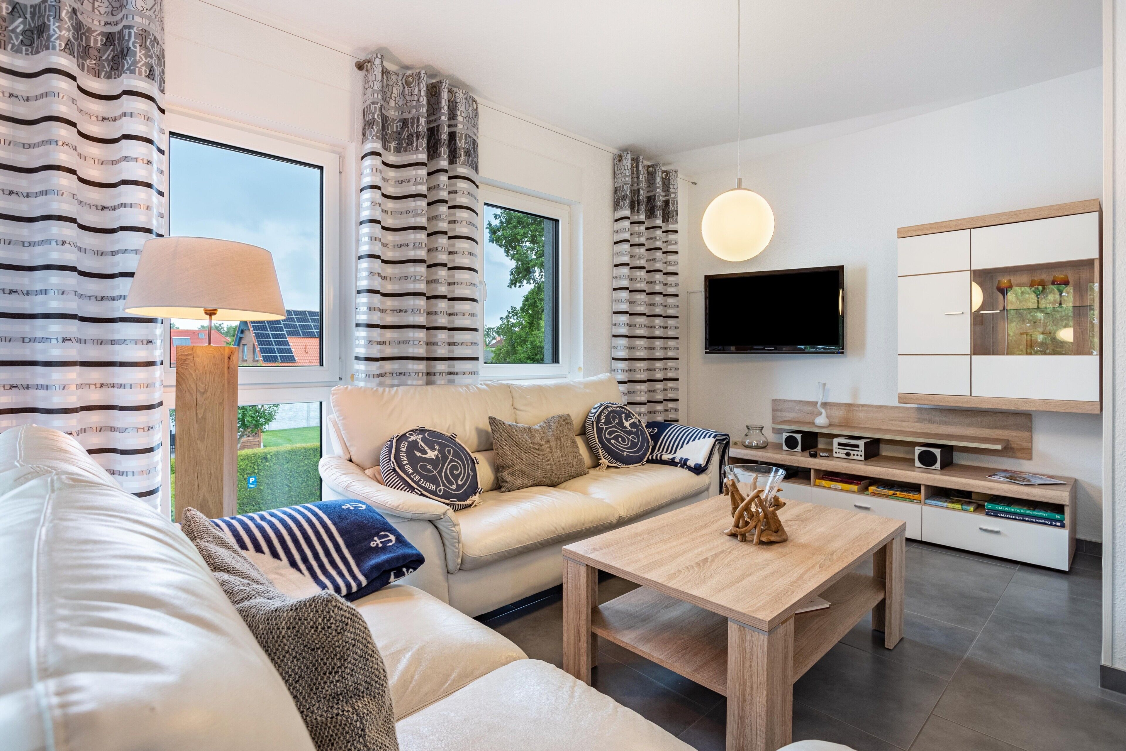 Fernseher, Kamin, DVD-Player, Stereoanlage