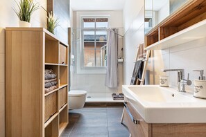 Doccia, asciugacapelli, asciugamani