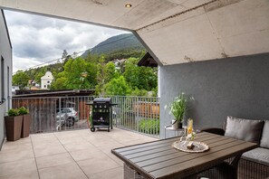 Outdoor dining - Apartment 'Apart Elias' with Mountain View, Shared Terrace and Wi-Fi (Gemeinde Imst)