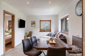 Dining - Apartment 'Apart Elias' with Mountain View, Shared Terrace and Wi-Fi (Gemeinde Imst)