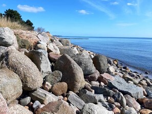 Beach nearby - Holiday Home 'Ferienhaus Karlsminde' with Private Terrace, Private Garden and Wi-Fi (Waabs)