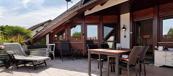 Holiday Home 'Ferienhaus Am Rhein' with Private Terrace, Balcony and Wi-Fi