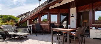 Holiday Home 'Ferienhaus Am Rhein' with Private Terrace, Balcony and Wi-Fi