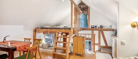 1 habitación, escritorio, wifi gratis y ropa de cama