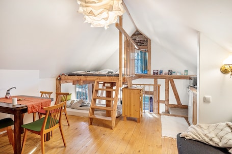 1 bedroom, desk, free WiFi, bed sheets. Holiday Home 'Tiny House An Der Werra' with Private Terrace, Wi-Fi and Air Conditioning
