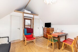 Fernseher, Tischtennisplatte