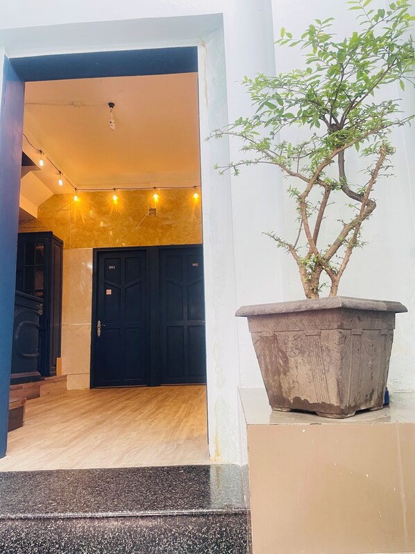 Front of property - Lyly Hotel - Pham Ngu Lao (Ho Chi Minh City)