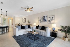 Smart TV, offices - Gorgeous lakefront villa in Gran Paradiso - Seabird Villa (Venice)
