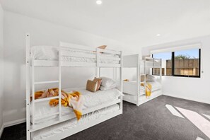 7 Schlafzimmer, Schreibtisch, Bügeleisen/Bügelbrett, kostenloses WLAN