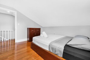 5 bedrooms, desk, iron/ironing board, WiFi