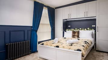 5 quartos, ferros/tábuas de passar roupa, Wi-Fi, roupa de cama