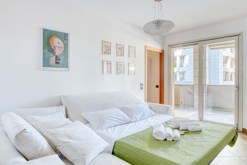 Luxury Residence Oikos - Apartment With Parking