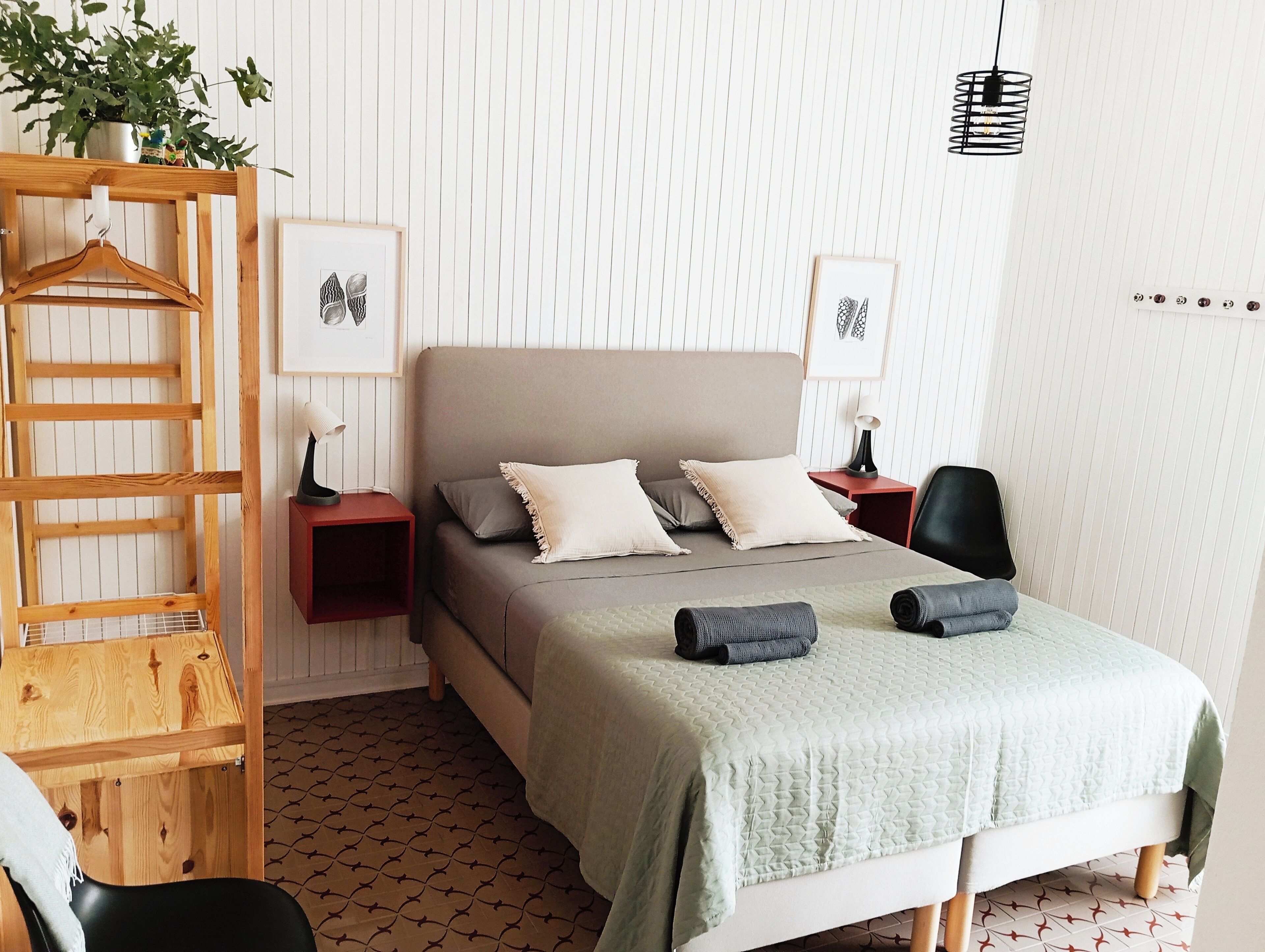 2 bedrooms, iron/ironing board, Internet, bed sheets