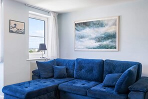 Télévision, chaîne hi-fi, espaces bureaux