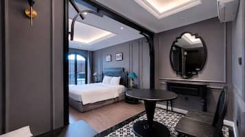 Signature Studio | Free minibar, desk, free WiFi, bed sheets