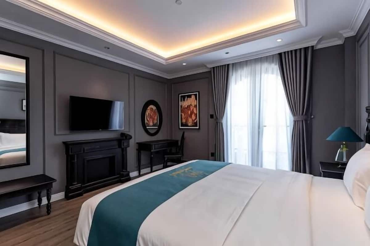 Minibar với thức uống miễn phí, bàn 