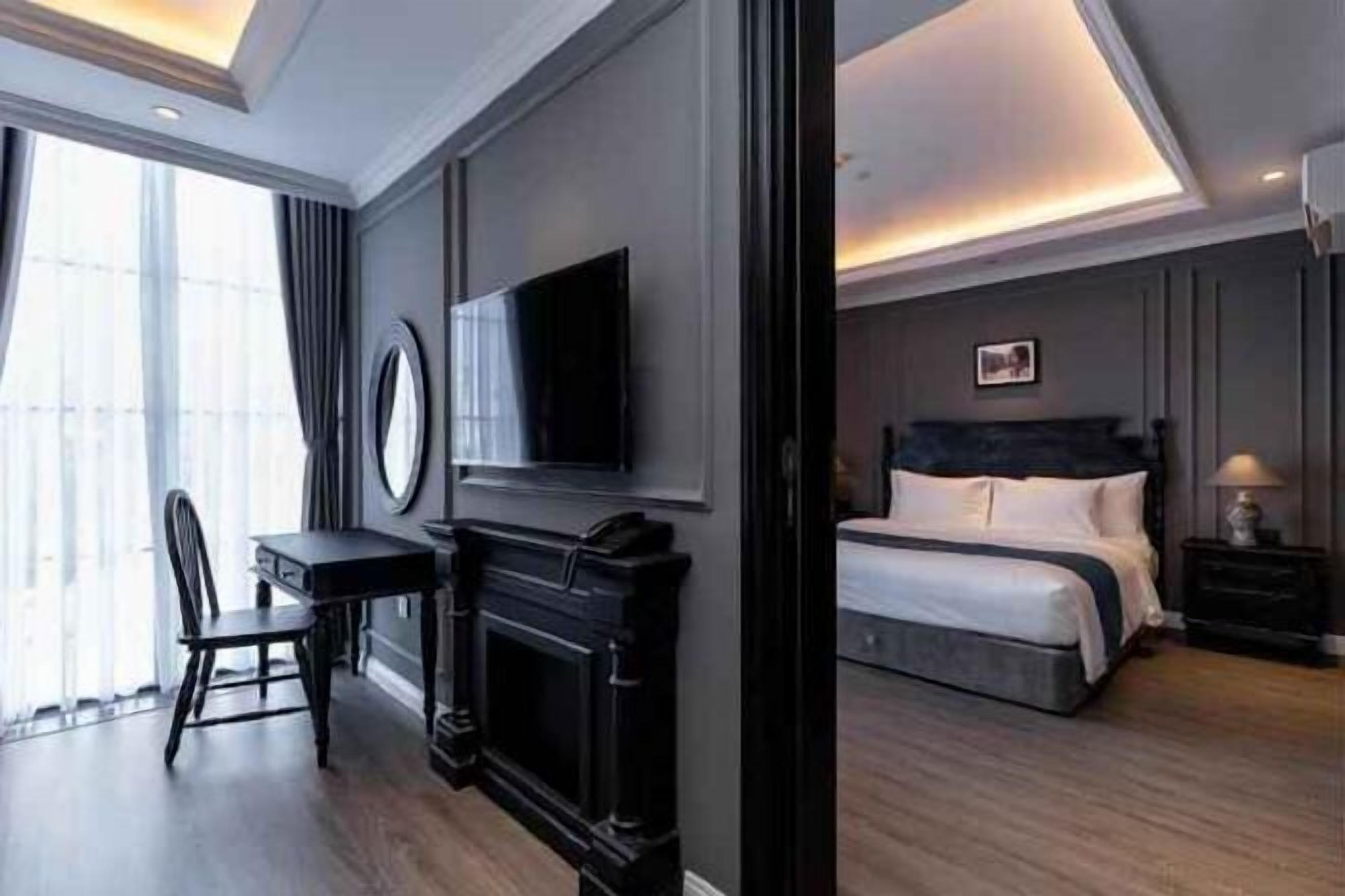 Minibar con snack e bevande gratuite, una scrivania, Wi-Fi gratuito