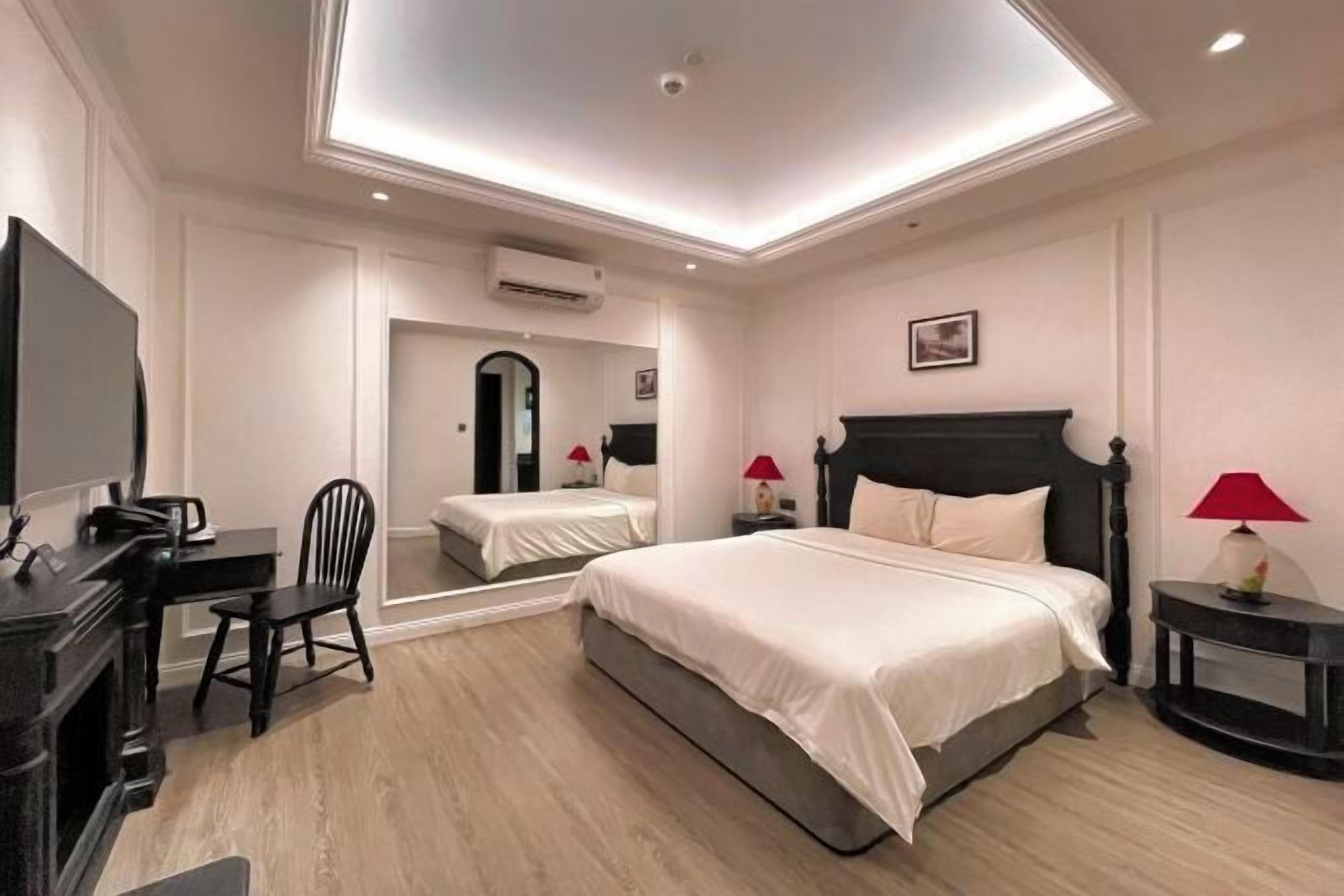 Articles gratuits dans le mini-bar, bureau, Wi-Fi gratuit, draps fournis