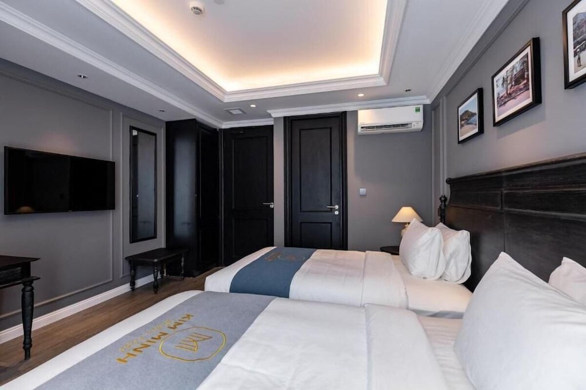 Minibar gratis, meja kerja, Wi-Fi gratis, dan seprai linen