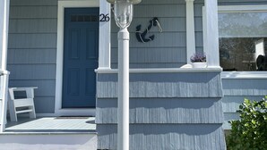 A house with a blue door, a white porch, and a mailbox. - The Blue Anchor House · walk Mystic-Train/Aquarium (Stonington)