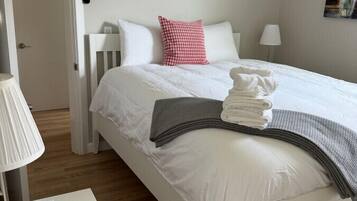 3 bedrooms, desk, iron/ironing board, travel cot