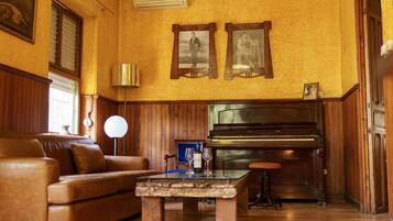 TV, fireplace, stereo