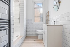 Shower, hair dryer - Cedar View – 2 Bed Apartment (Newport)