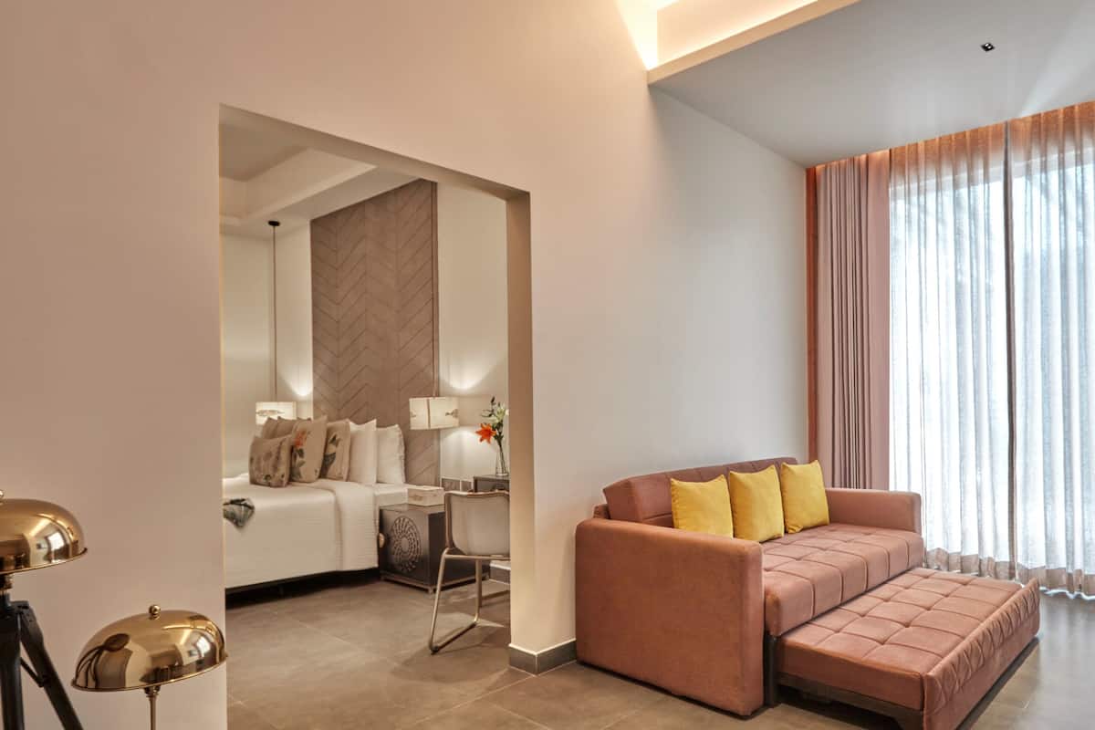 Superior Suite, Pool View (Deluxe Suite) | Premium bedding, minibar, iron/ironing board, free WiFi