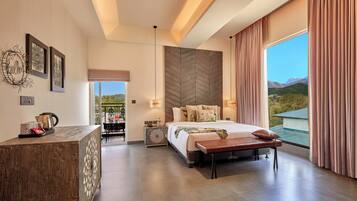 Premium bedding, minibar, iron/ironing board, free WiFi