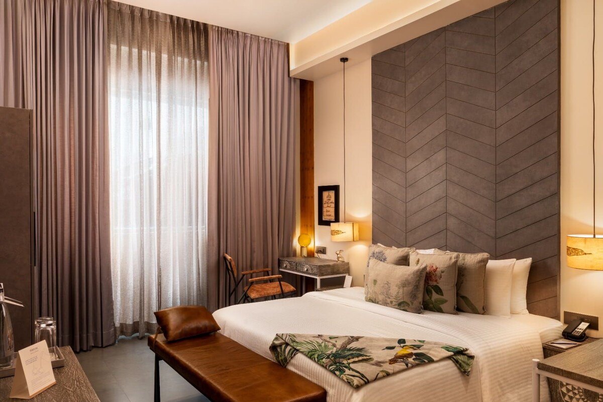 Deluxe Room | Premium bedding, minibar, iron/ironing board, WiFi (free)