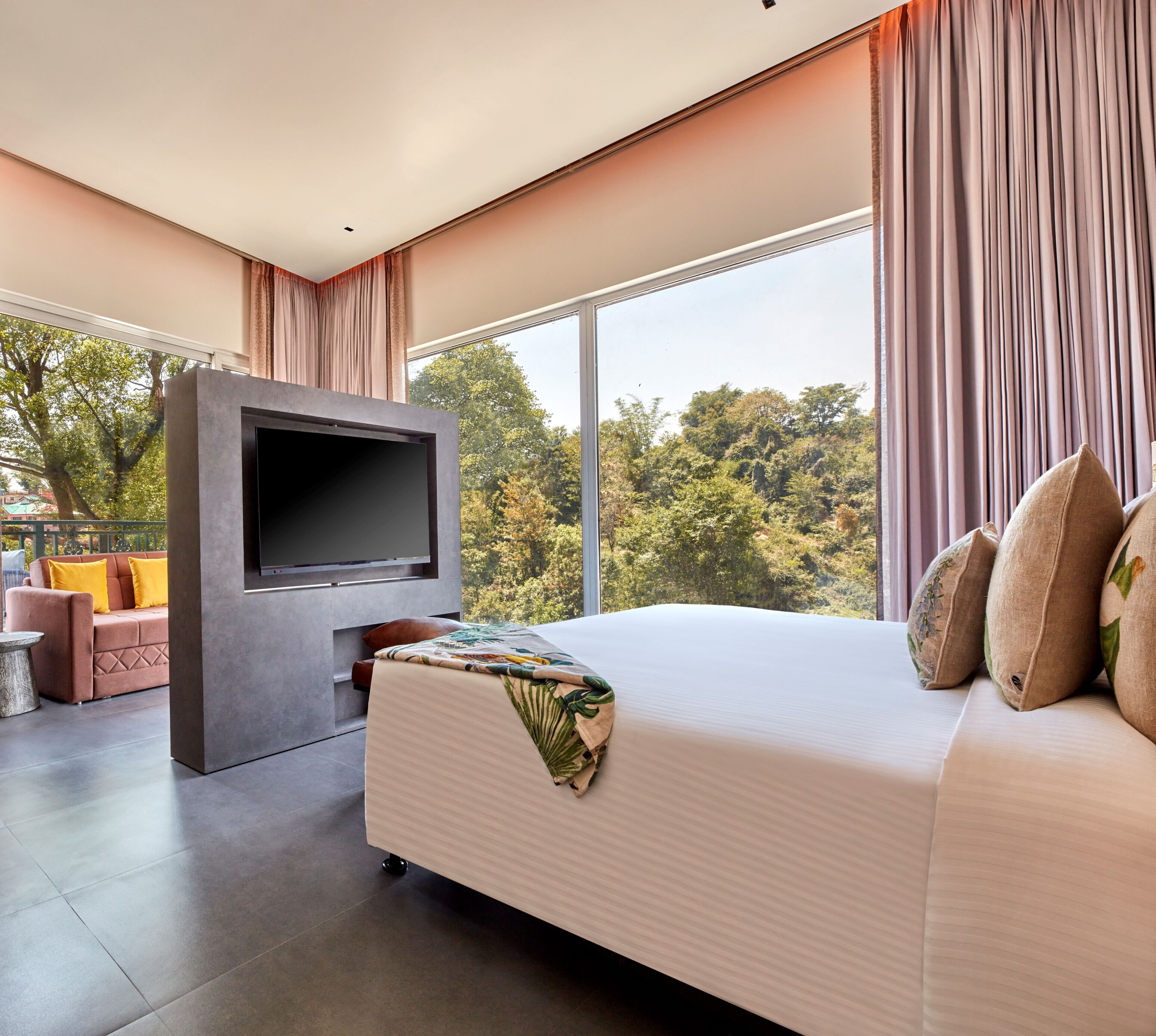 ห้องสวีท, ระเบียง, วิวภูเขา | เครื่องนอนระดับพรีเมียม, มินิบาร์, เตารีด/โต๊ะรีดผ้า, Wi-Fi ฟรี