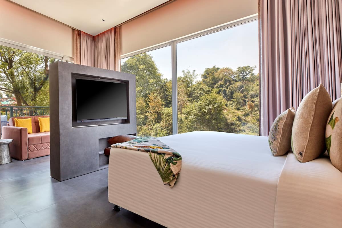 Suite, Balcony, Mountain View | Premium bedding, minibar, iron/ironing board, free WiFi