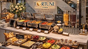 Tägliches Frühstücksbuffet gegen Gebühr