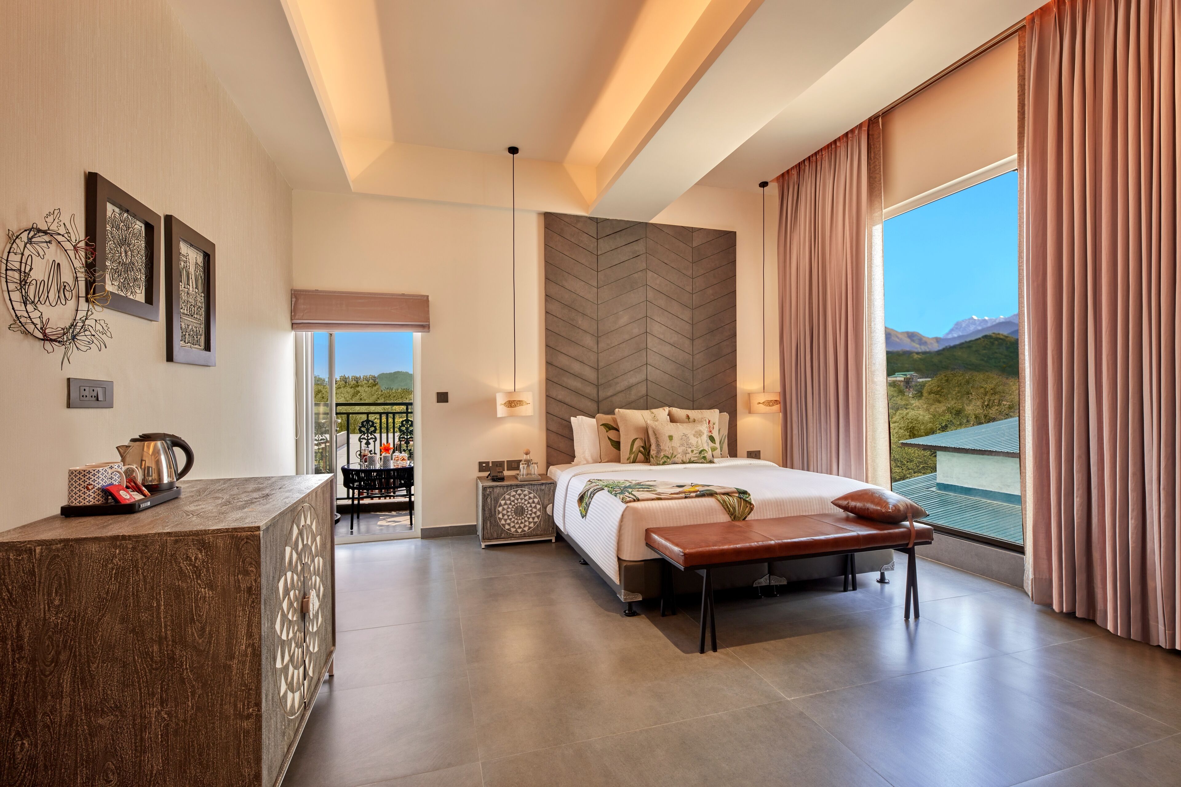 Suite, 1 King Bed, Mountain View (Mountain View Suite with Balcony) | Premium bedding, minibar, iron/ironing board, free WiFi