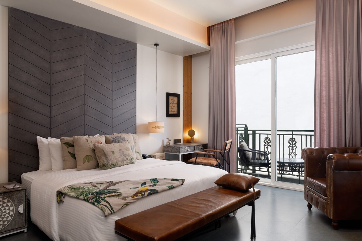 Premium Room, Balcony, Mountain View (Premium Room with Balcony) | Premium bedding, minibar, iron/ironing board, WiFi (free)