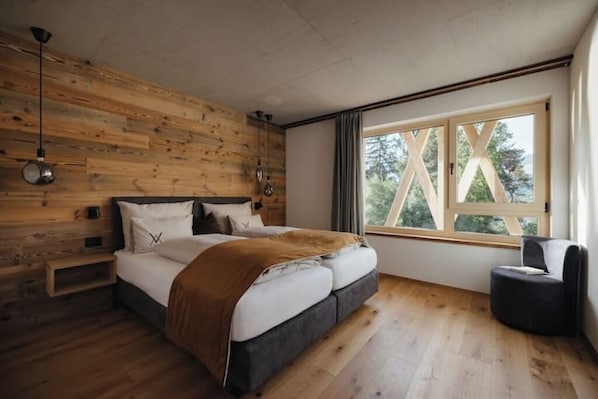 2 chambres, coffre-fort, fer et planche à repasser, lit de bébé portatif