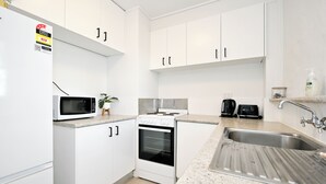 Fridge, microwave, oven, stovetop - Alex Headland Ocean Escape | Pool & Views (Sunshine Coast)