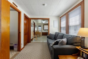 Living area - 113 E 24th Ave, 2nd Floor (North Wildwood)