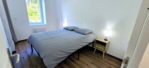 1 bedroom, iron/ironing board, WiFi, bed sheets - Hébergement - Louargat à 30 Minutes des Plages (Louargat)
