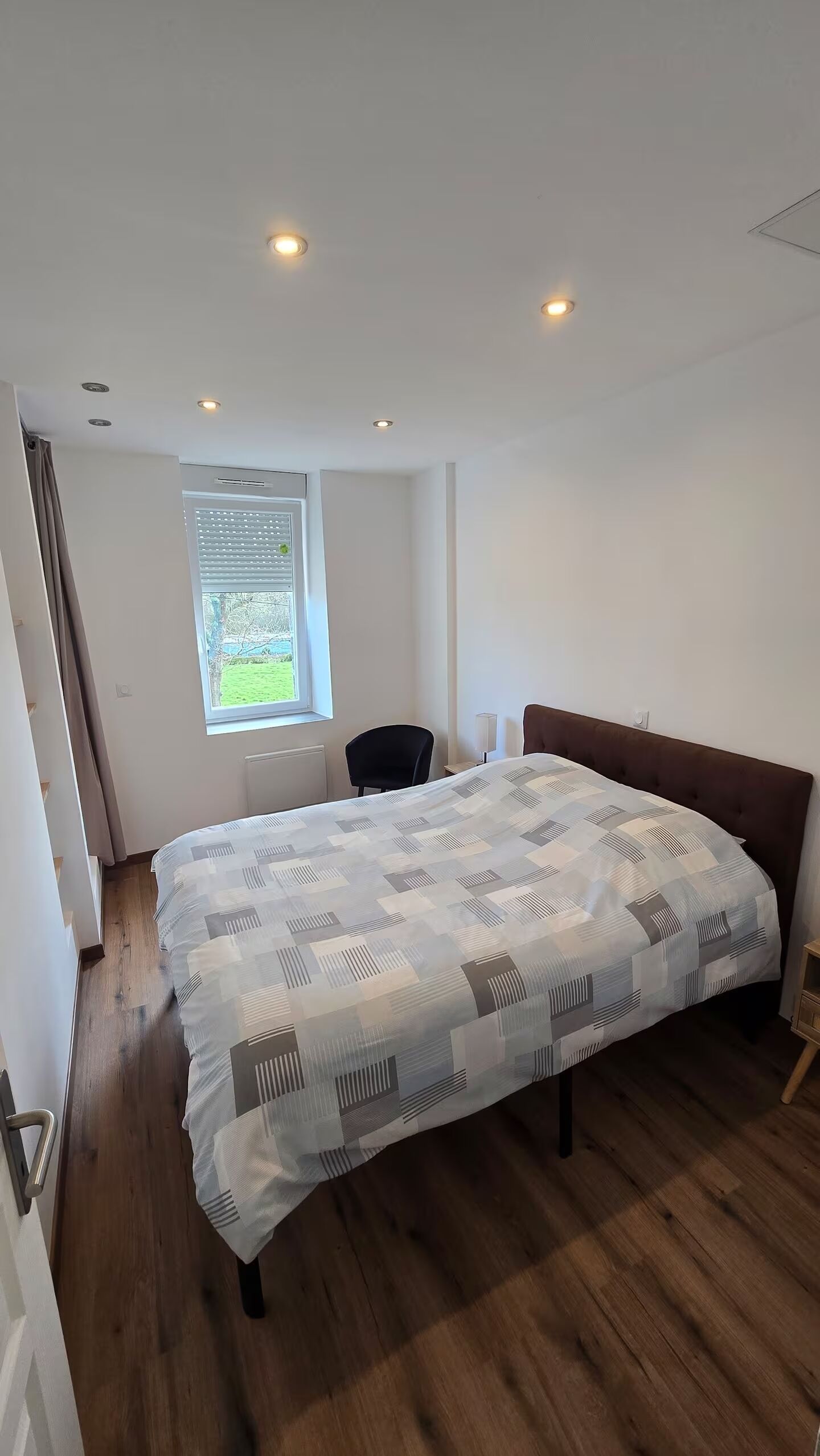 1 slaapkamer, een strijkplank/strijkijzer, wifi, beddengoed