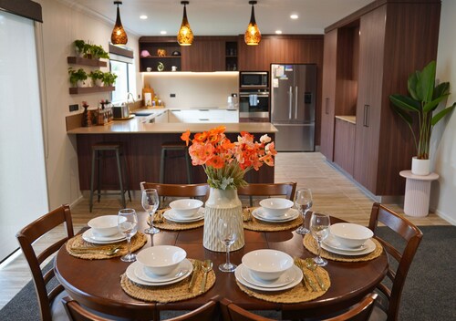 3BedRm Elite Escape•Ensuite•Luxe Bath•Rain Showers