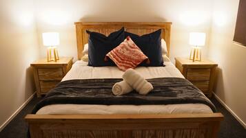3 bedrooms, iron/ironing board, travel cot, Internet