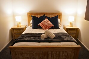 3 bedrooms, iron/ironing board, travel crib, internet