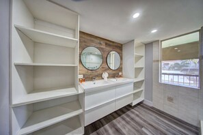 Interior - Mahalo Waterfront 2 BR Apartment (Fort Lauderdale)