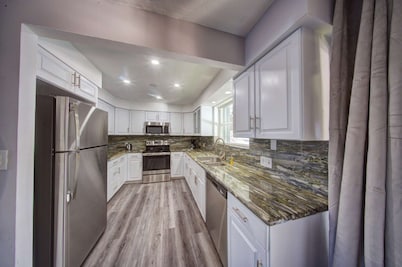 New Waterfront Mahalo 1 BR Apt
