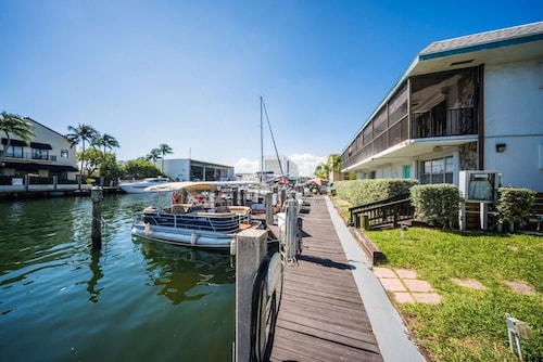 Mahalo Waterfront 1 BR Apartment